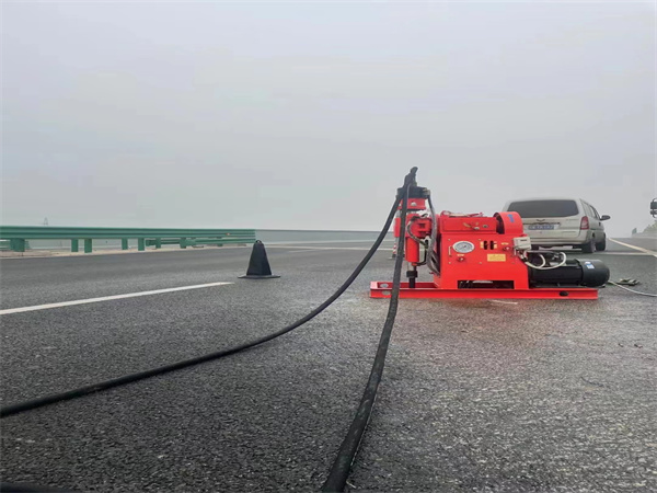 荔浦马路路基路面开裂下沉注浆加固灌浆